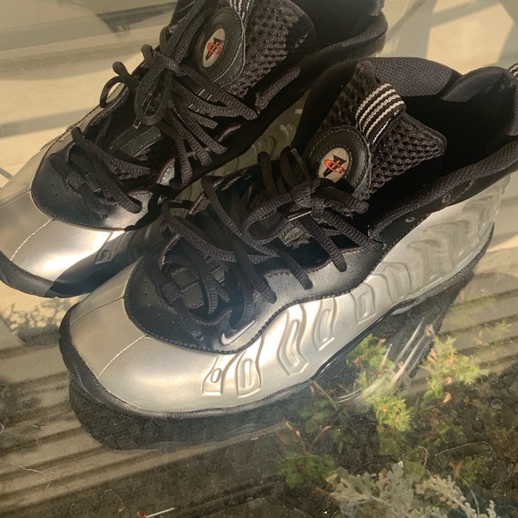 Nike Foamposites Black and Silver size 7y women’s 9 - Picture 1 of 7